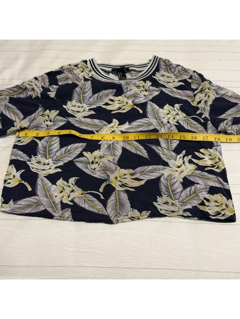 Forever 21 Navy Tropical Floral Crop Tee Striped Collar Women's Small - Picture 3 of 5